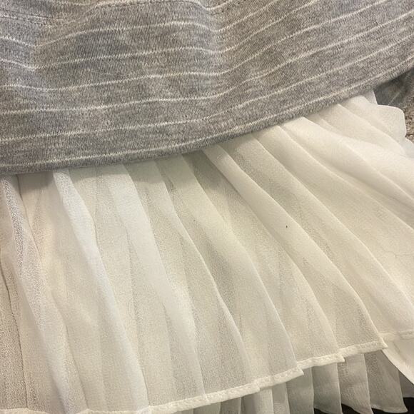 Banana Republic NWT medium Women’s striped multi fabric top - Picture 6 of 6